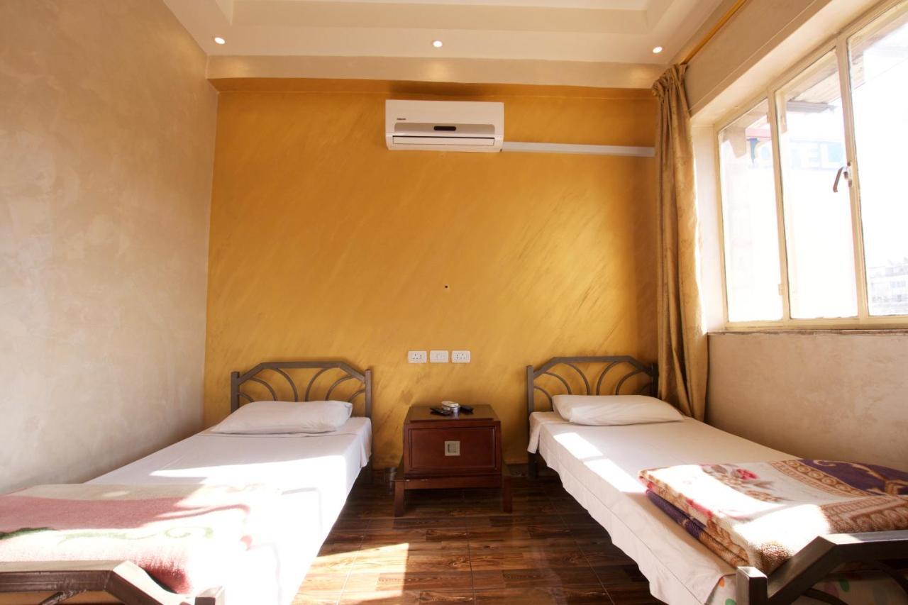 Erasmus Student House By Sunrise Hostel Amman Esterno foto